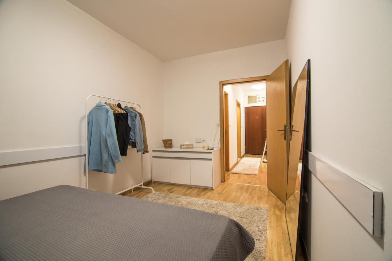 M Place Skopje Luaran gambar